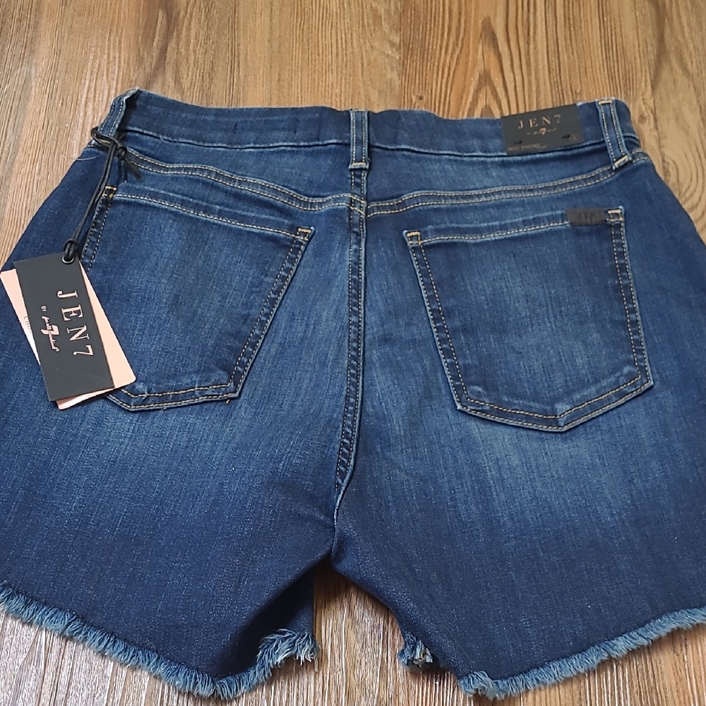 Jen7 Blue Denim Shorts for women zise 4‎ new perfect for summer.
